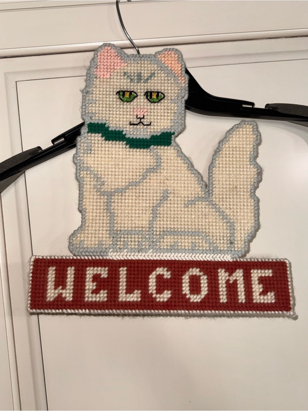 Handcrafted Cream Cat Welcome Sign - Pets Cat Décor Green, White and Red